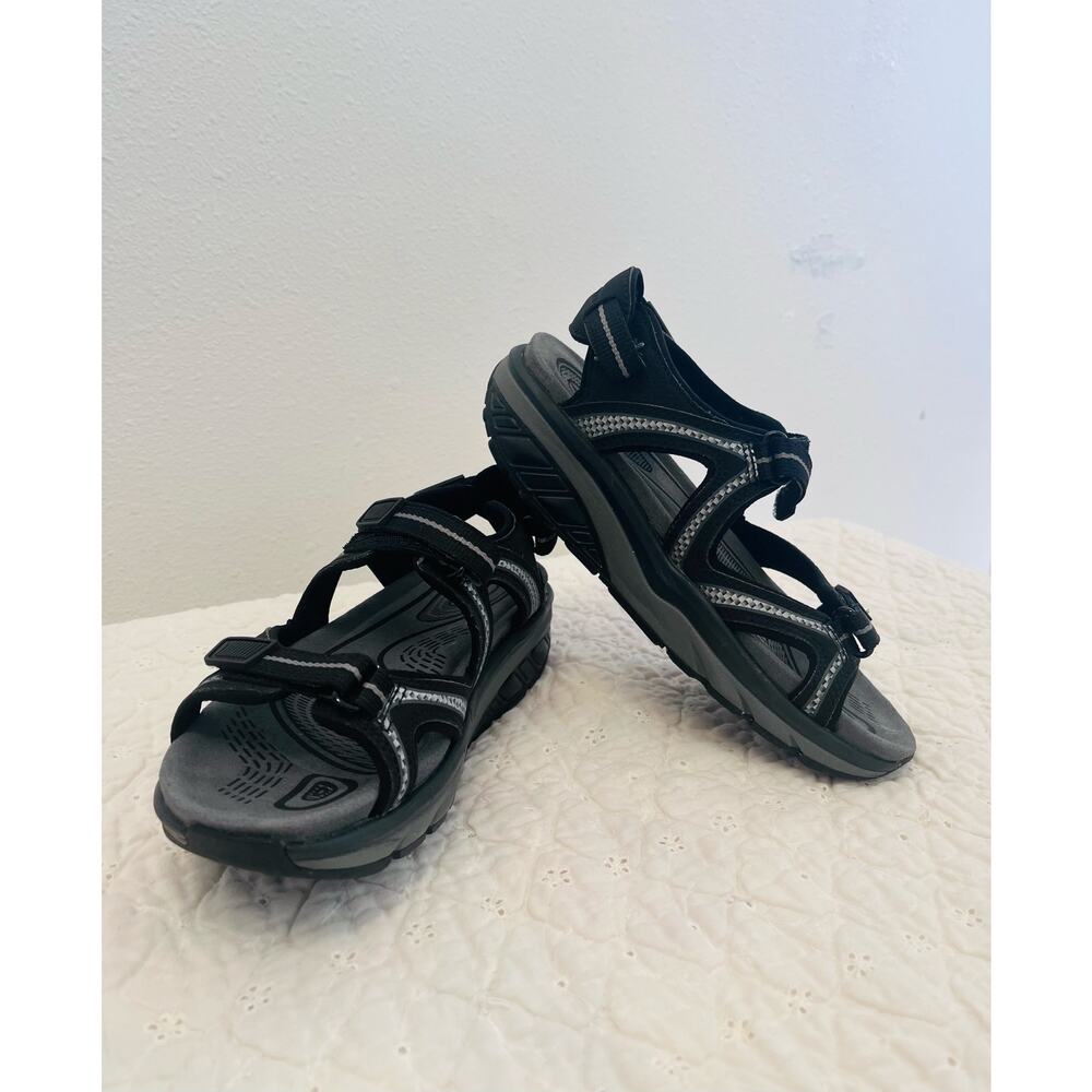 MBT Pivot Axis Technology Sandal size 5.5